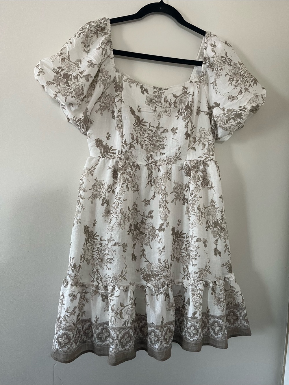 White Tan Floral Mini Dress Medium Puff Sleeve Cottagecore Balletcore Romantic